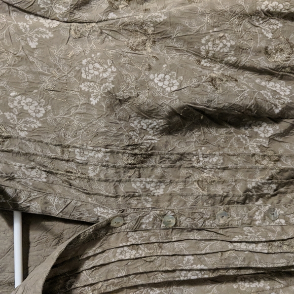 Textured floral button up blouse - Picture 5 of 6